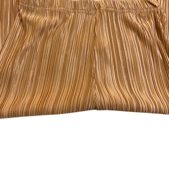 🥂 New with Tags Prettylittlething Gold Pleated Wide Leg Trouser Pants🥂Size 10 - Picture 7 of 9